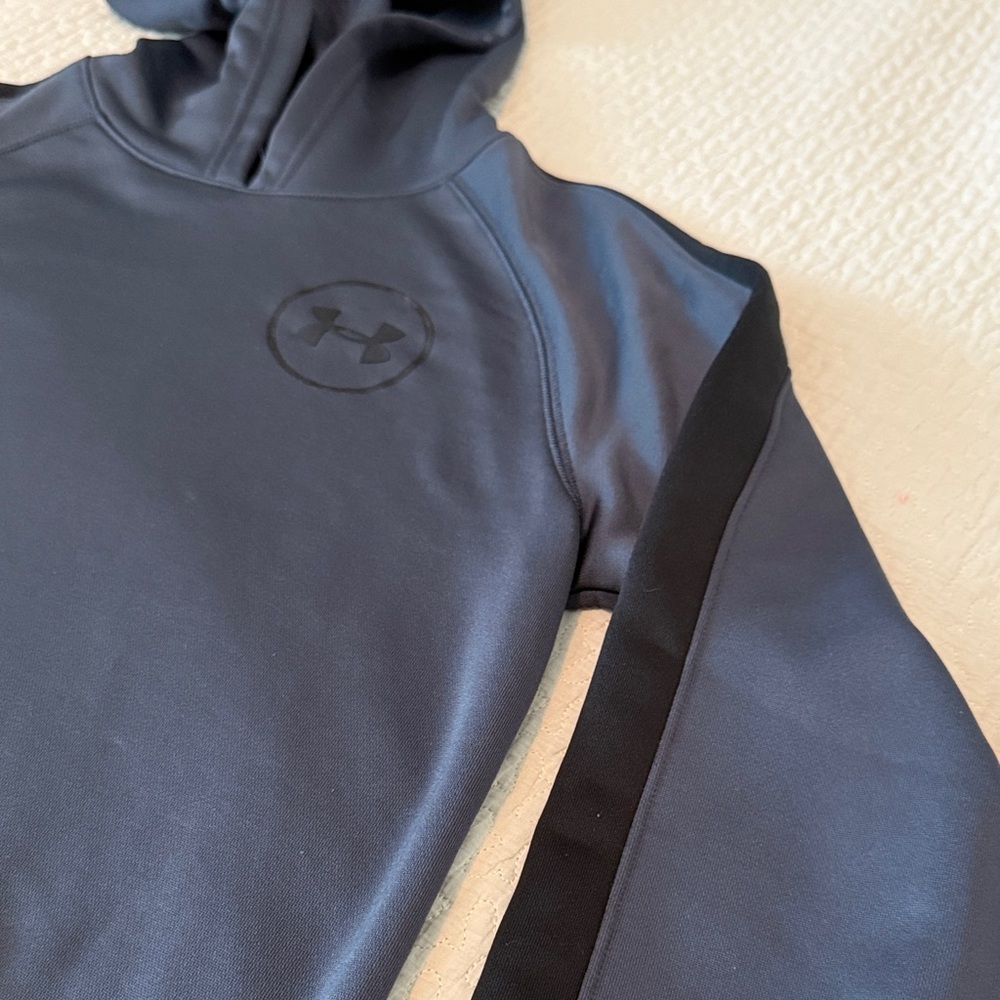 Under Armour Youth Large loose, lightweight  Charcoal Gray Hoodie.